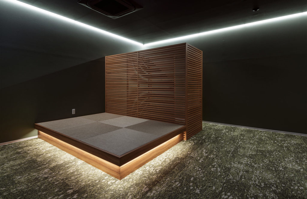 秋田県小坂町に建つDOWAメタルマイン 製錬技術センター リフレッシュスペース。AN DeSign & Associates によるデザイン監修。